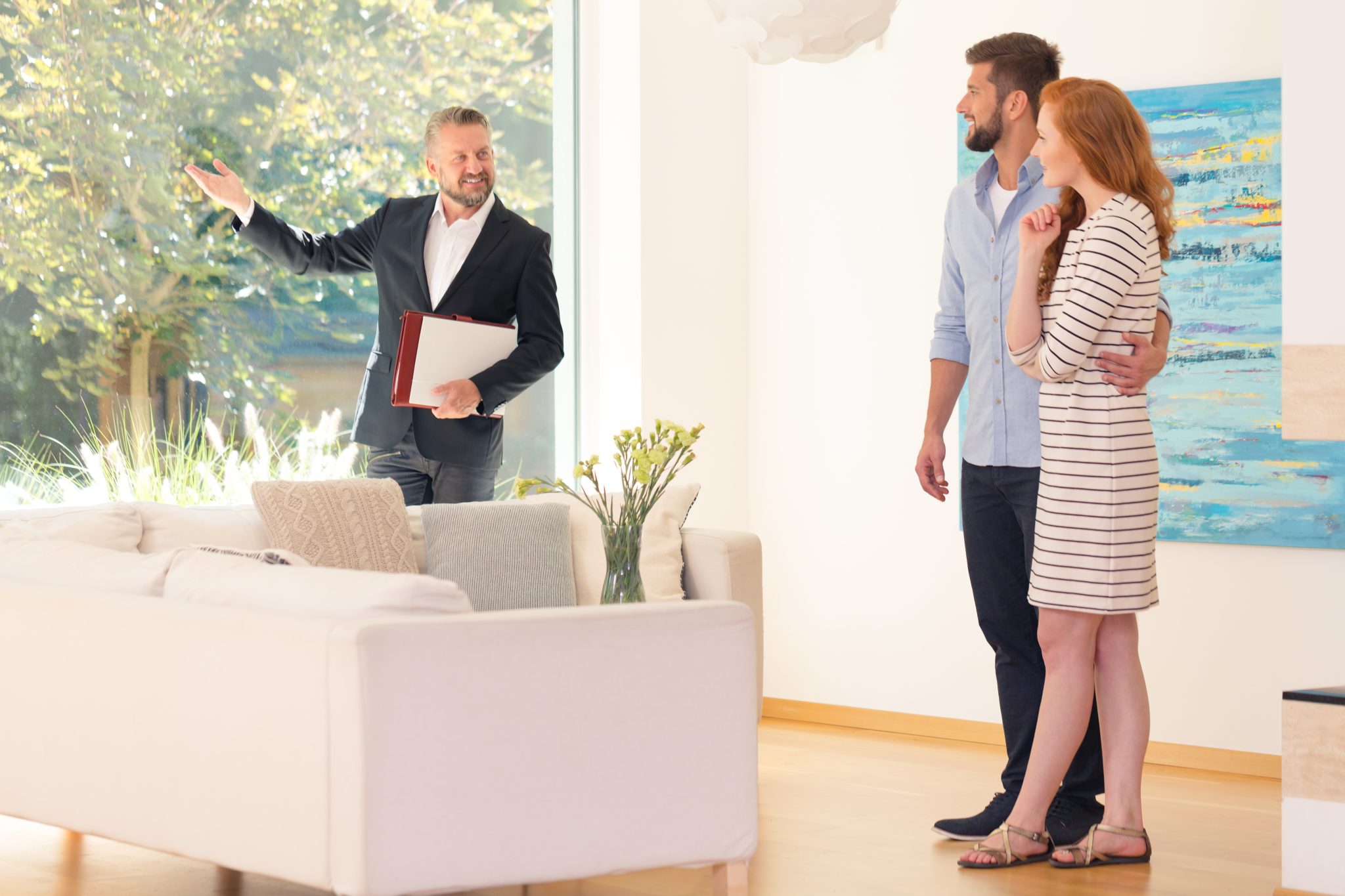 Viewing homes with an estate agent
