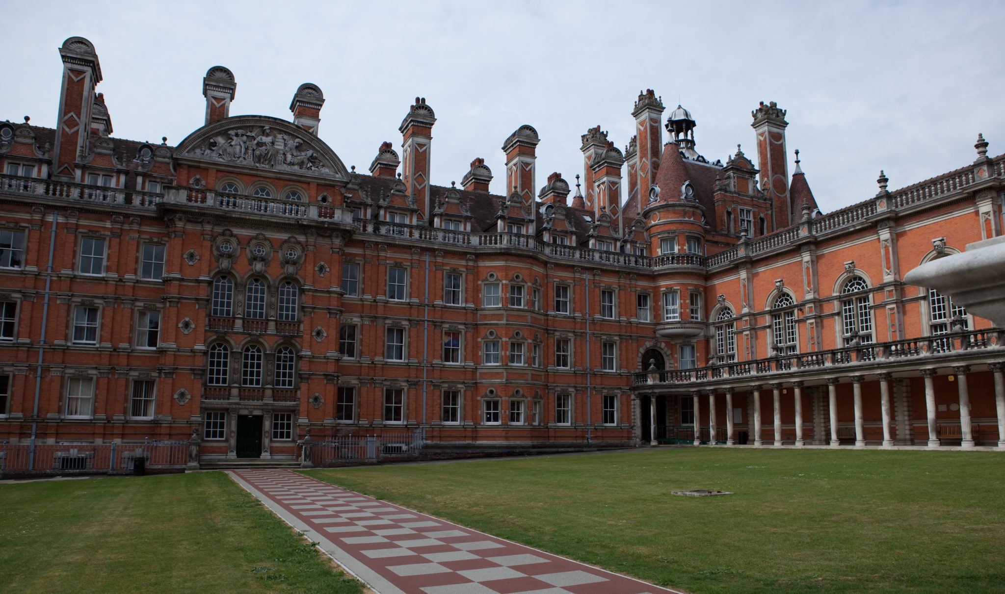Royal-Holloway-Egham.jpeg